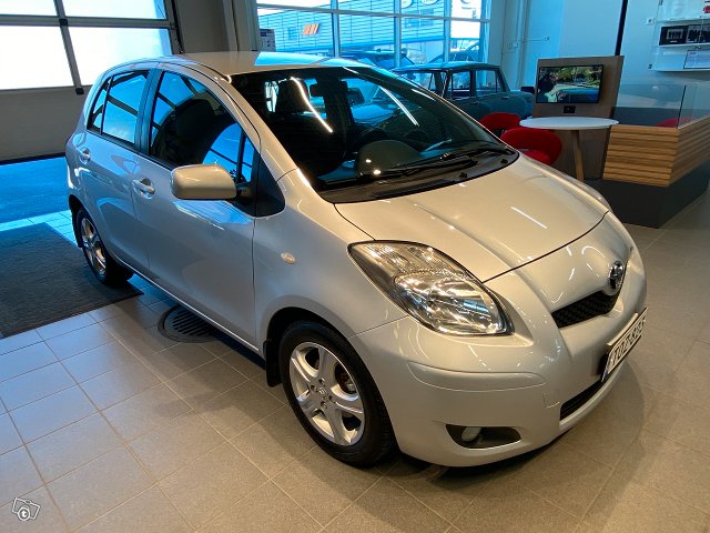 TOYOTA YARIS 7