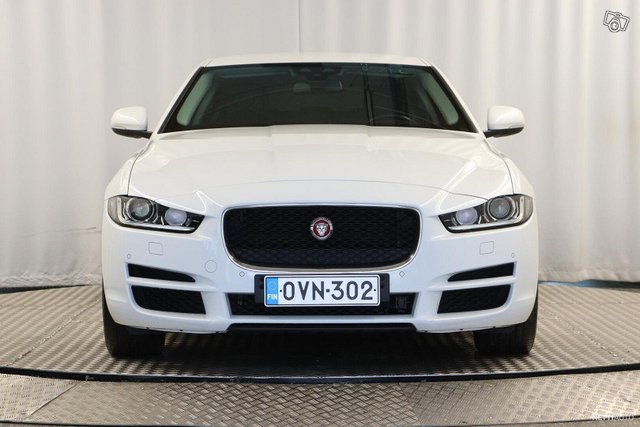 Jaguar XE 6