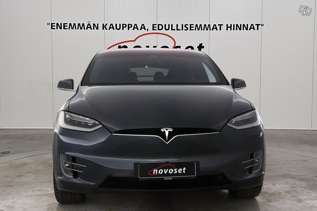 TESLA MODEL X 6