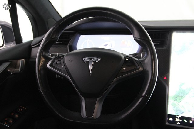 TESLA MODEL X 15