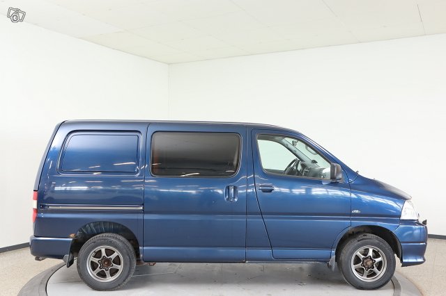 Toyota Hiace 4