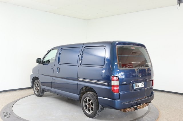 Toyota Hiace 7