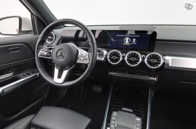 Mercedes-Benz EQB 11