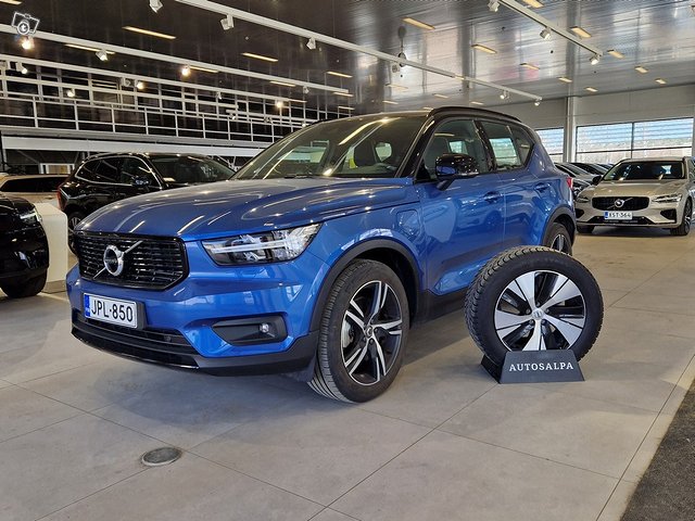 VOLVO XC40 2