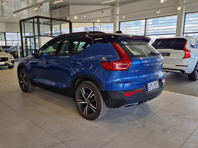 VOLVO XC40 3