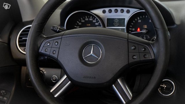 Mercedes-Benz ML 22