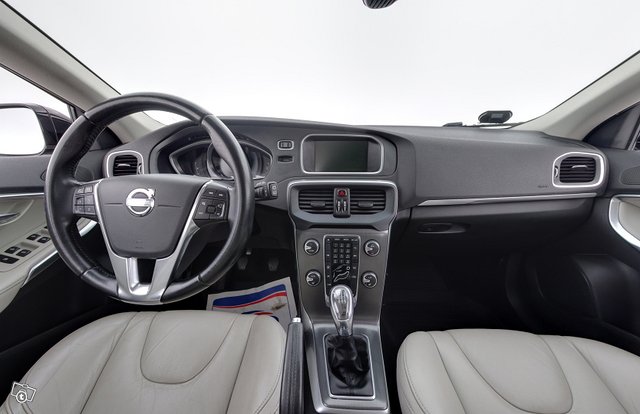 Volvo V40 9