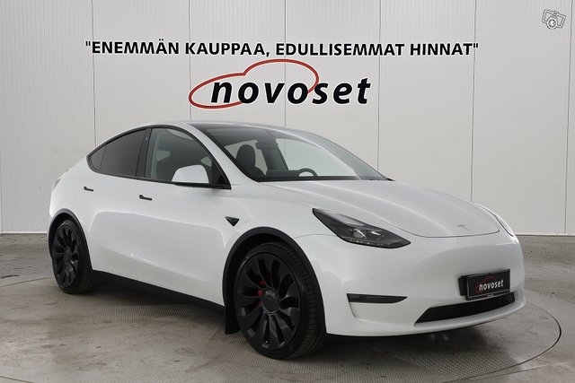 TESLA MODEL Y 6