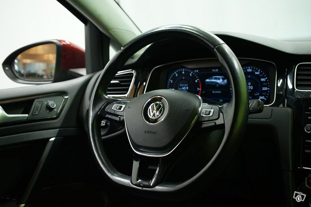 Volkswagen Golf 9