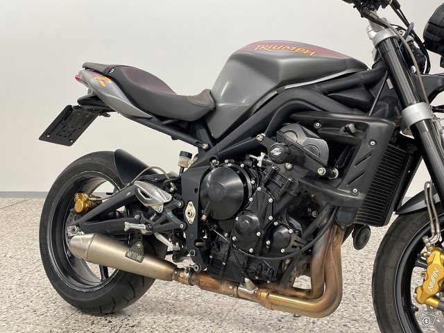 Triumph STREET TRIPLE 8