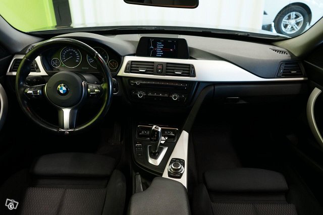 BMW 318 Gran Turismo 11
