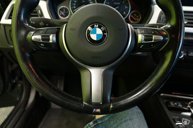 BMW 318 Gran Turismo 15