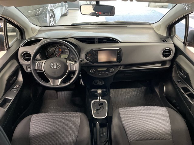 TOYOTA YARIS 11