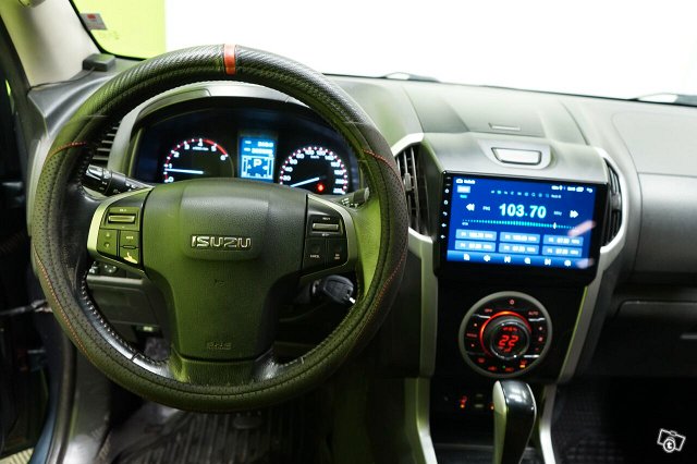 Isuzu D-Max 8