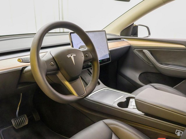 Tesla Model Y 3