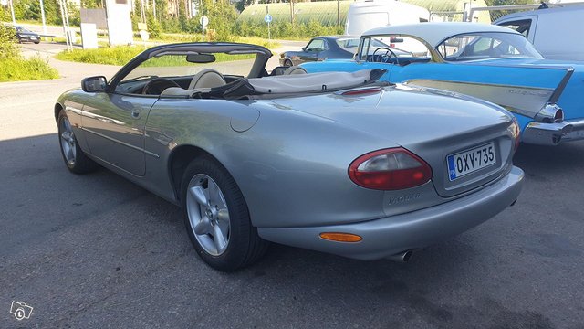 Jaguar XK8 9