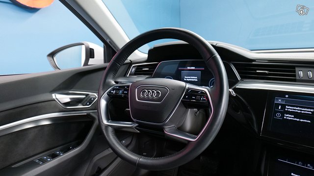Audi E-TRON 9