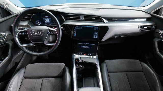 Audi E-TRON 10