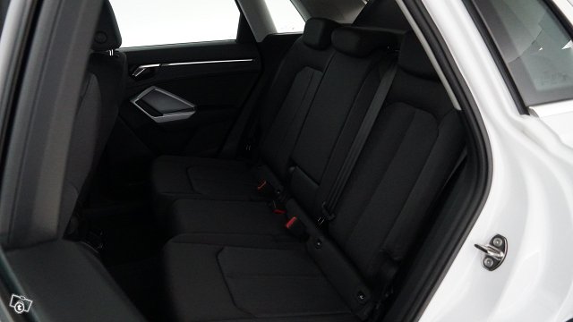 Audi Q3 12