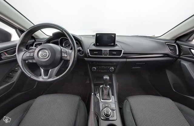 Mazda 3 4