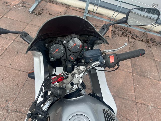 Honda CB 600 F Hornet *VÄHÄN AJETTU 5