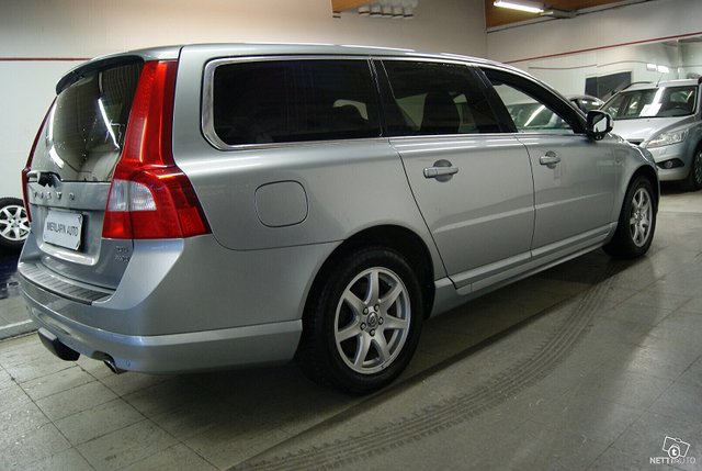 Volvo V70 3