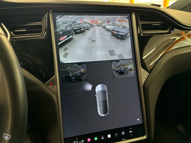 Tesla Model X 24