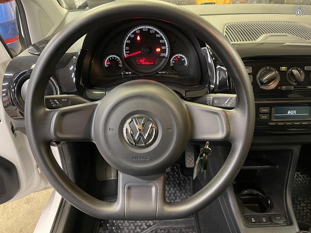 Volkswagen Up 8