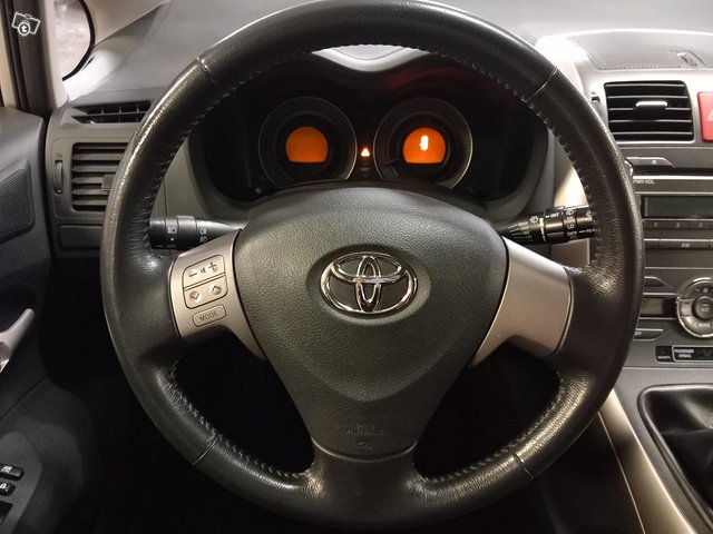 Toyota Auris 8