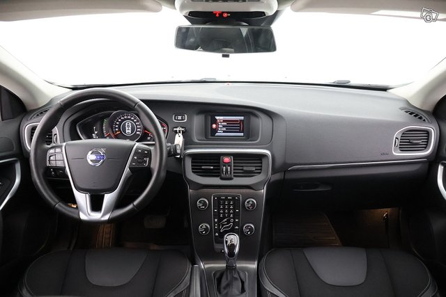 Volvo V40 17