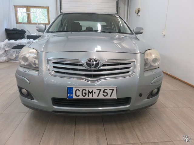 Toyota Avensis 2