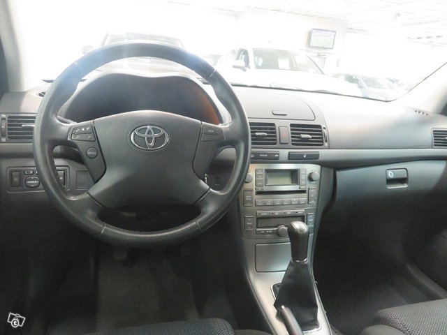 Toyota Avensis 7