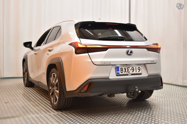 Lexus UX 5