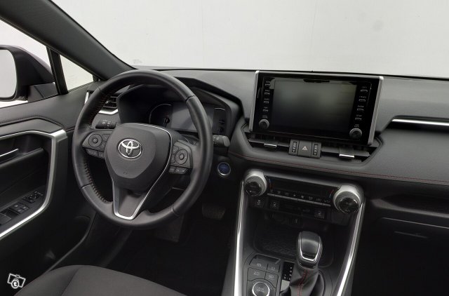 Toyota RAV4 Plug-In 11