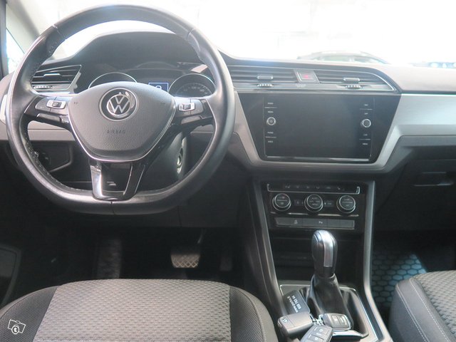 Volkswagen Touran 25