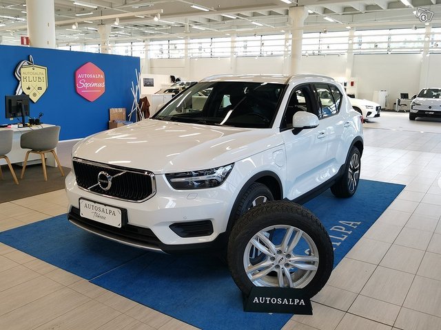 VOLVO XC40 2