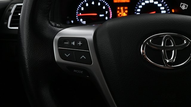 Toyota Avensis 16