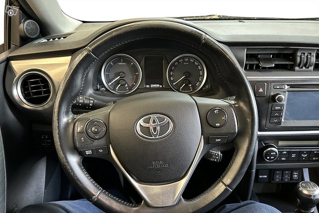 Toyota Auris 15