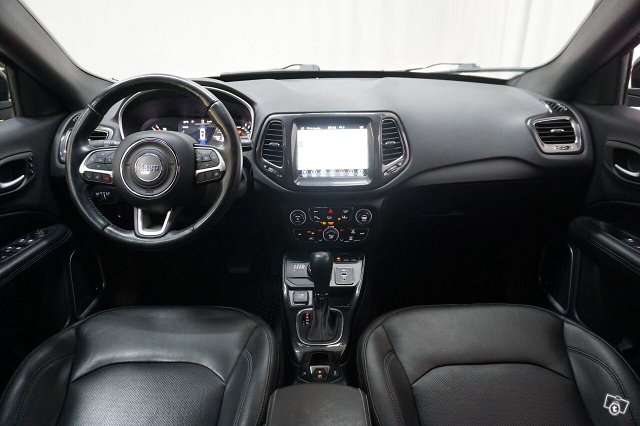 Jeep Compass 9