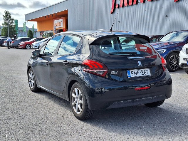 Peugeot 208 5