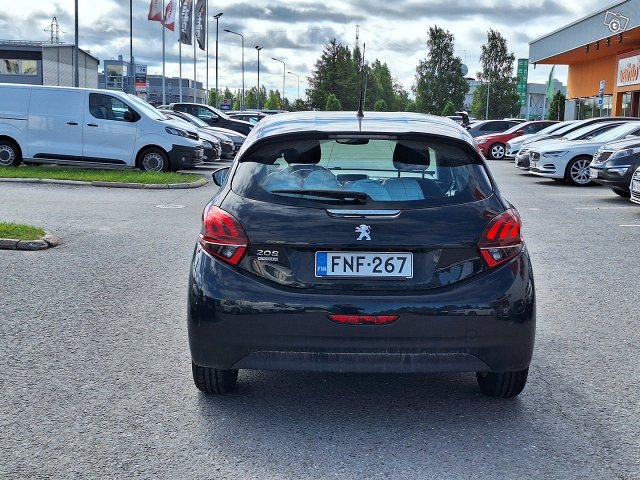 Peugeot 208 6