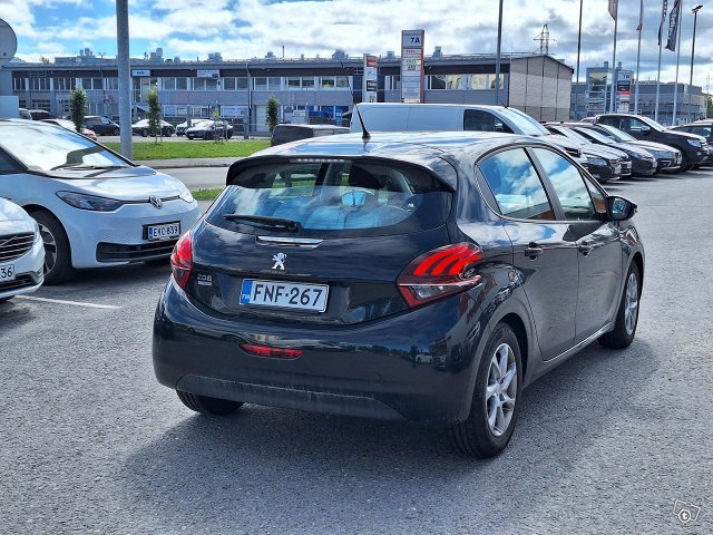 Peugeot 208 7