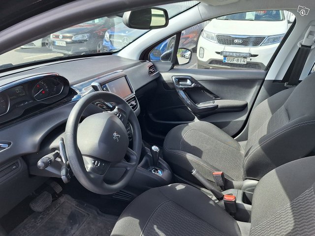 Peugeot 208 10