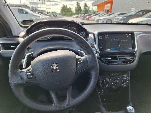 Peugeot 208 11