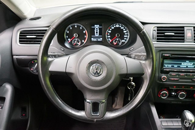 Volkswagen Jetta 15