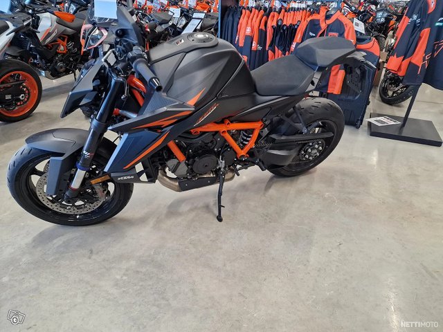 KTM 1390 Super Duke R Evo 6