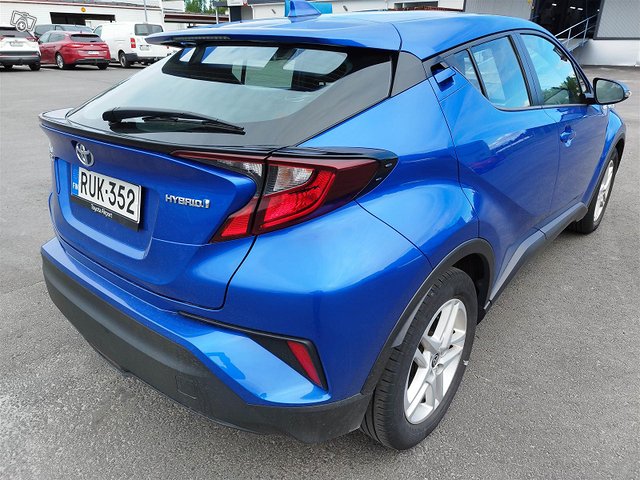 TOYOTA C-HR 2