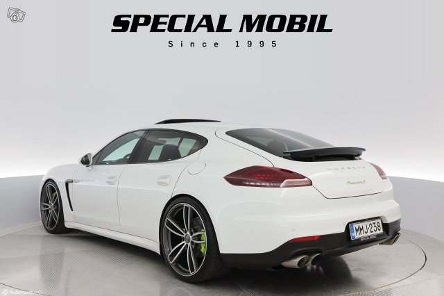 Porsche Panamera 4