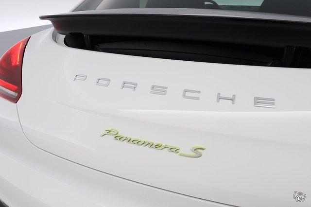 Porsche Panamera 24