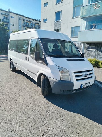 Ford Transit 9-hengen minibussi, kuva 1